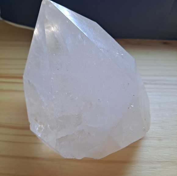 Extra Large High Quality Quartz Crystal Point - Picture 6 of 9